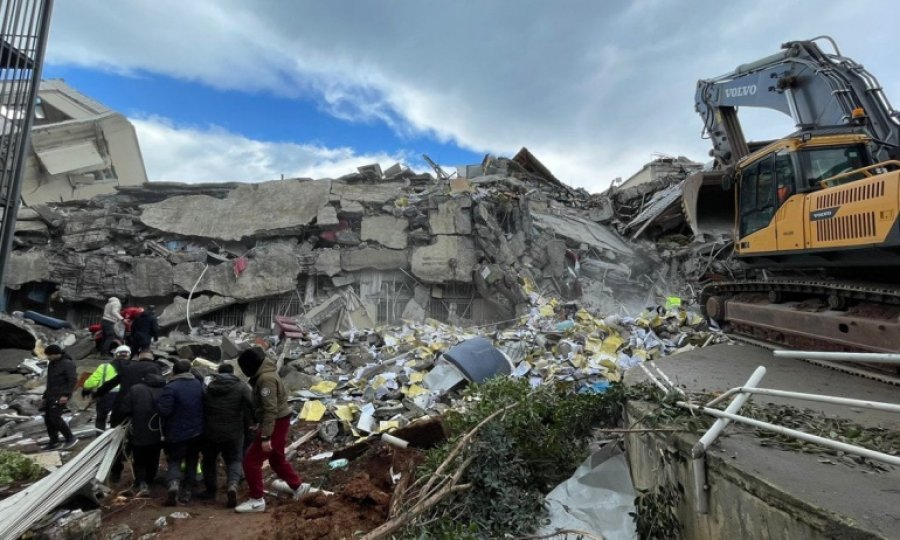 Deprem bölgesine 'plansız' hekim ataması: Çalışacak hastane kalacak ev yok