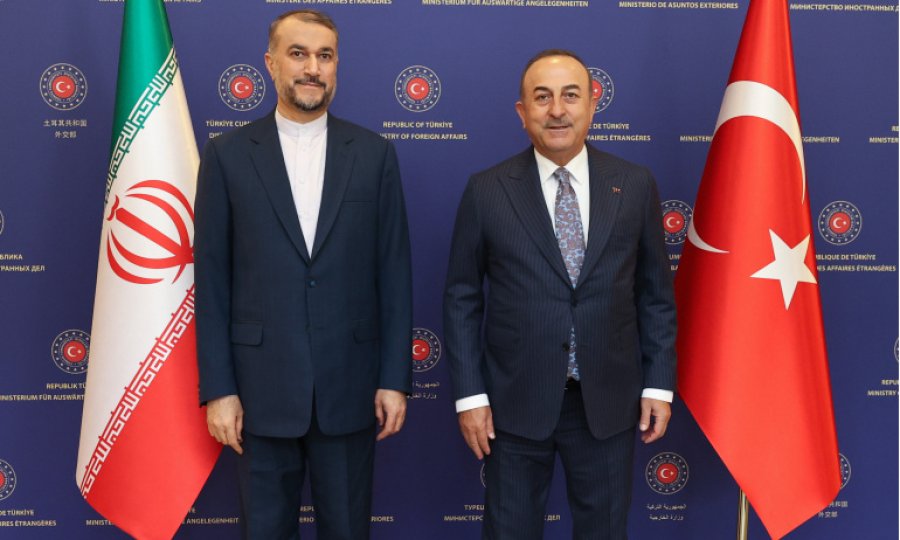 'Depremin ilk saatlerinden itibaren İmam Hamaney Türkiye'ye yardım emri verdi'