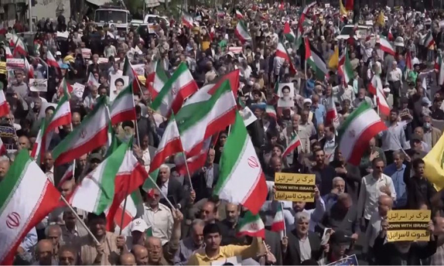 Milyonlarca İranlı, İslam Cumhuriyeti'ne destek için sokaklarda