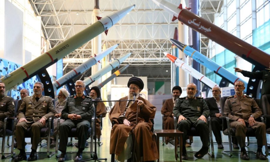 WSJ: İran'ın füze tehdidi Trump'ı Umman'da müzakere masasına oturttu