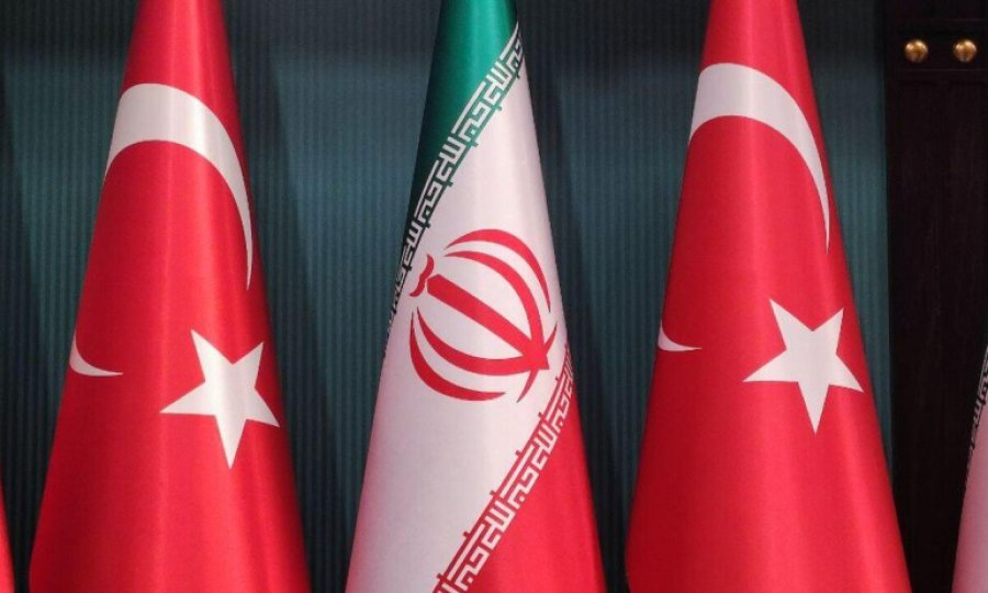 İran'da rejim değişirse Türkiye'ye ne olur...Yeni Şafak yazarı Süleyman Seyfi Öğün yazdı...