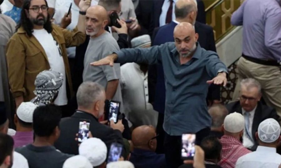 İsrail'i destekleyen Avustralya Başbakanı ziyaret ettiği camide protesto edildi