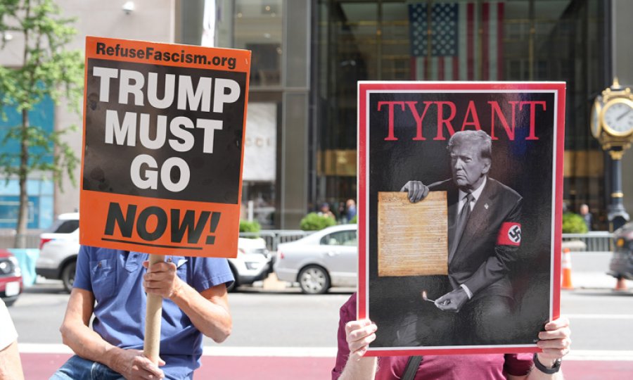 ABD'de beklenen oldu, Trump karşıtları sokağa döküldü