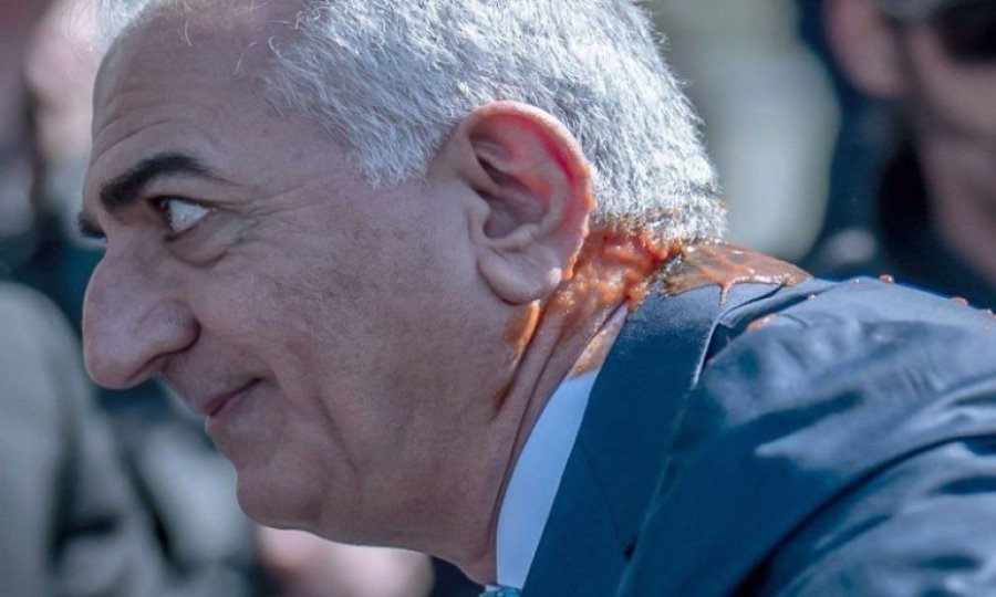 Rıza Pehlevi'ye 'domates'li saldırı