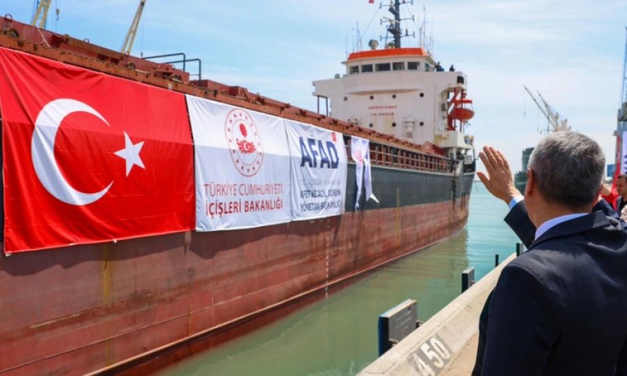 Türkiye'den, Lübnan'a 730 tonluk yardım