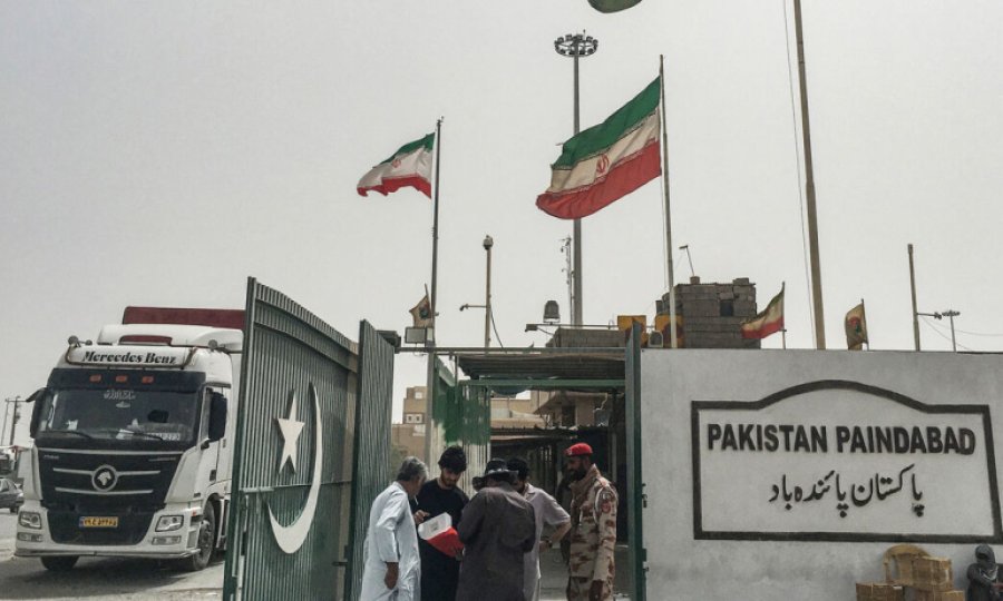 Pakistan İran’a 6 yeni kara sınır kapısını açtı