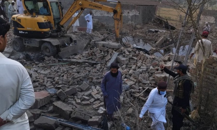 Pakistan’da güvenlik yerleşkesine bombalı saldırı