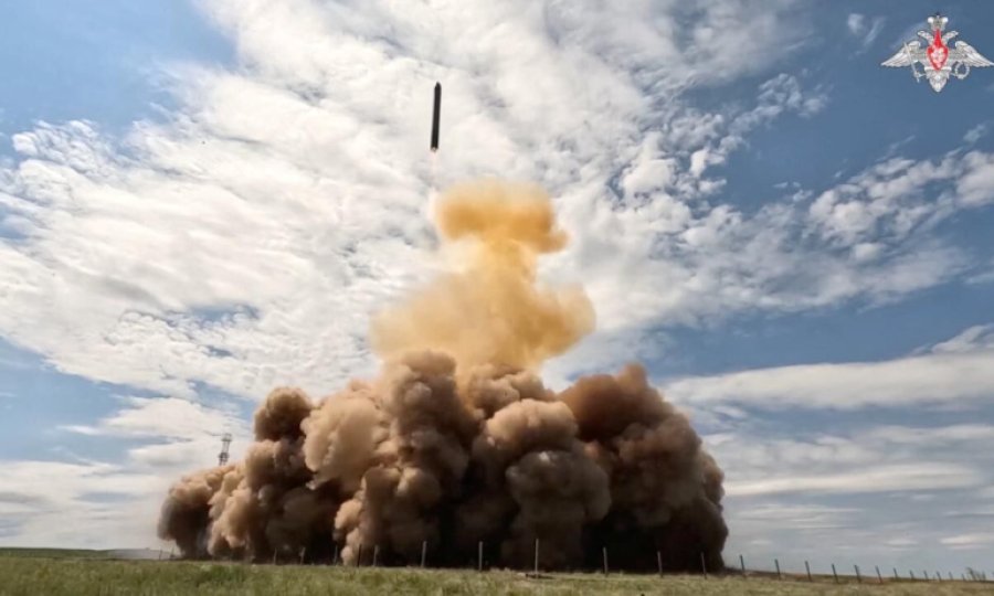 Rusya 35bin km menzilli balistik füzeyi başarıyla test etti